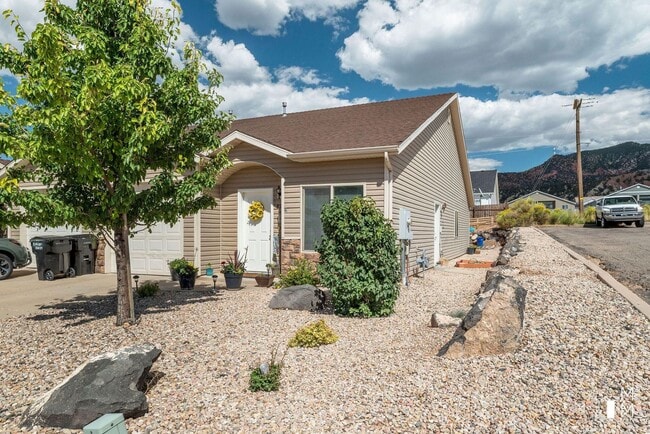 3 Bed - 2 Bath, 1 Car Garage Single Level ... - 3 Bed - 2 Bath, 1 Car Garage Single Level ... House