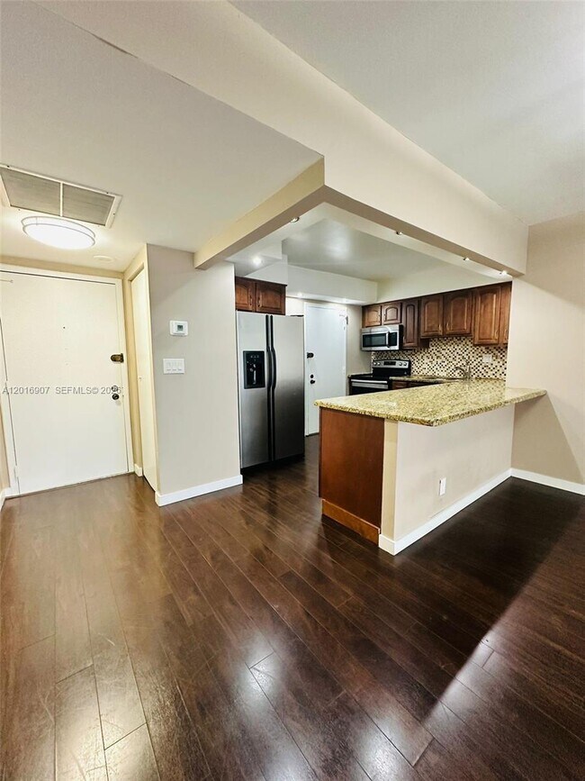 Photo - 600 Three Islands Boulevard Unidad 304