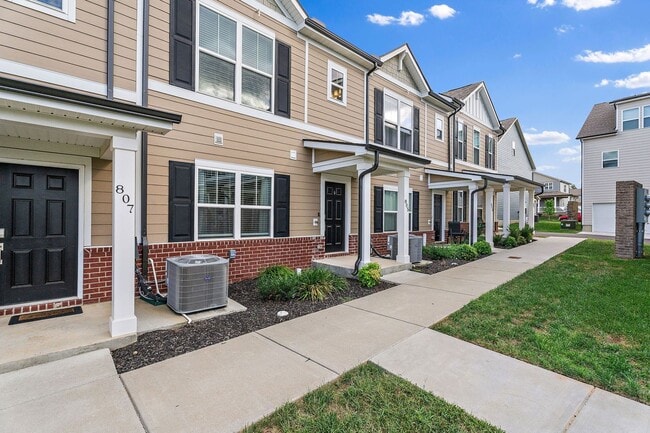 Building Photo - Townhome For Lease