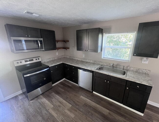 Building Photo - 208 Glass Ave Rental