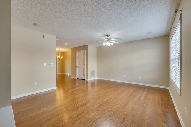 Photo - 2 br/ 2.5 bath condo in Johnson City TN