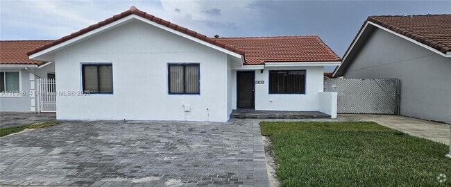 Building Photo - 14765 Kendale Lakes Blvd Rental