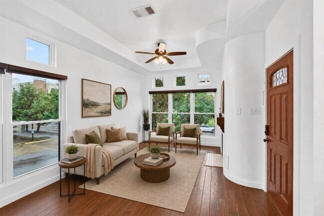 Photo - 2716 Bagby St