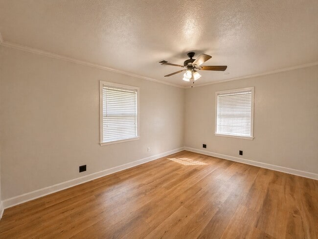 Photo - 6859 Roxbury Rd