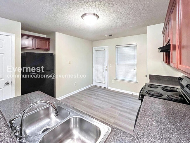 Photo - 3039 Broadleaf Trail Rd