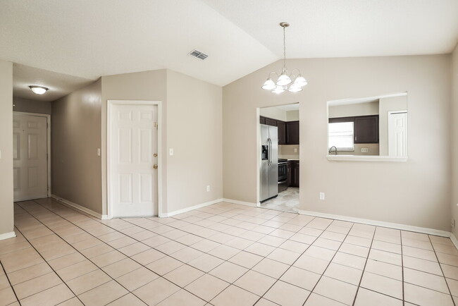 Photo - 1903 Farm Way