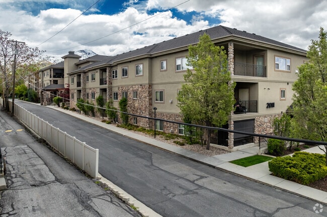 Building - Country Club View Condos