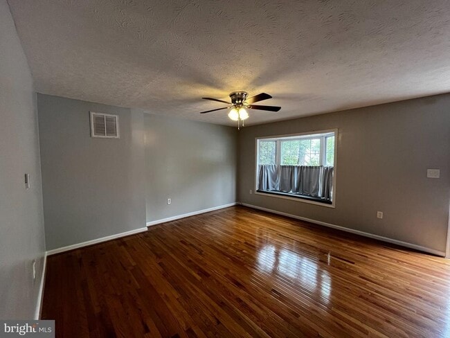 Photo - 202 Carroll Dr