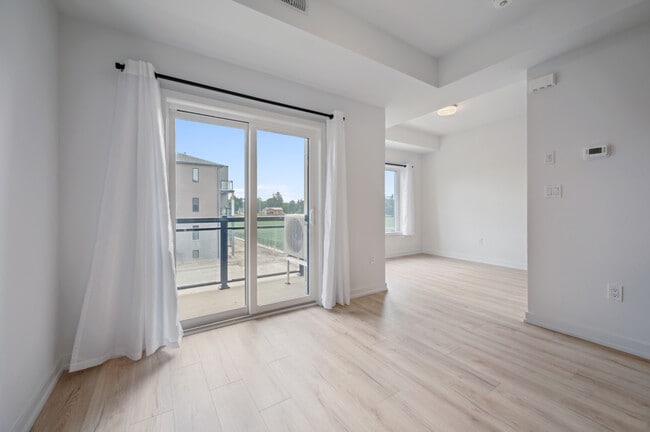 Building Photo - 940 St David St N