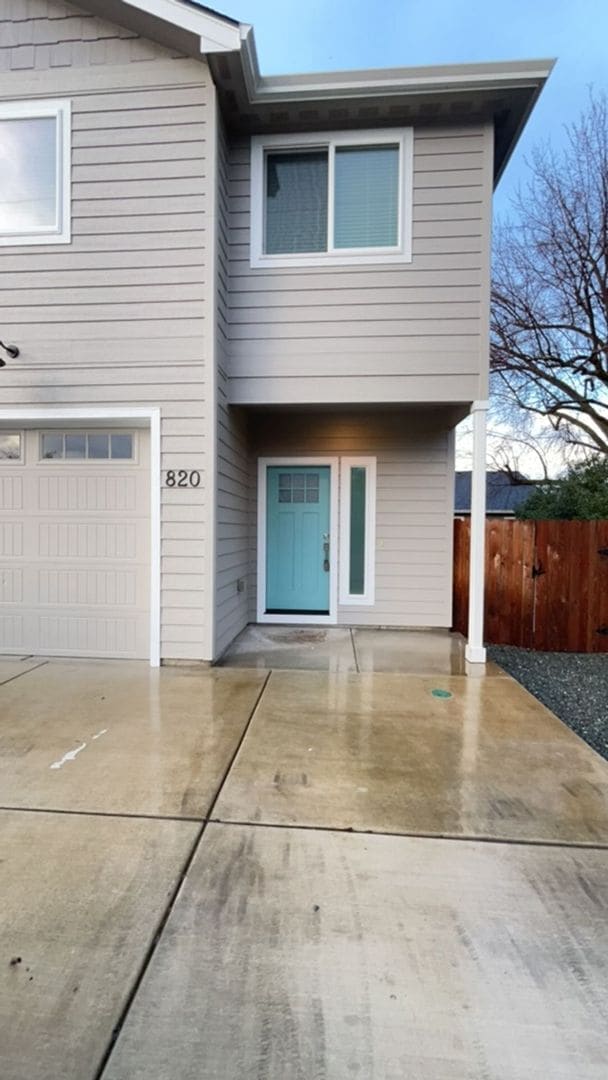 Building Photo - 3 Bedroom 2.5 Bath with Attached Garage Unit 820