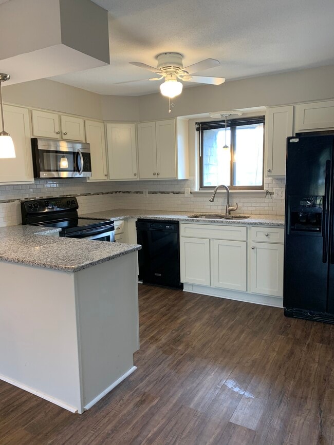 Building Photo - 23 Beekman Dr Unit 23