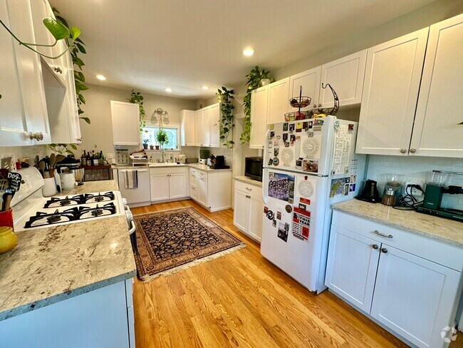 Building Photo - 49 Burroughs St Unit 1 Rental