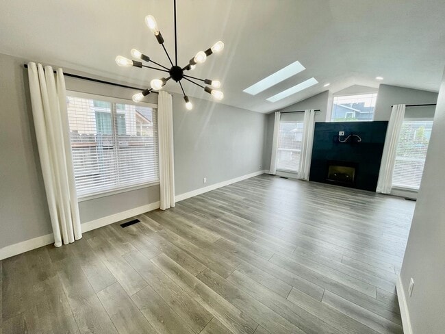 Photo - Beautifully Remodeled 3bd/2bath Hillsboro ...