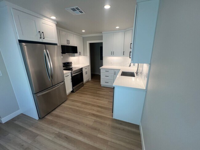 Photo - 630 Hollenbeck Ave Unit 2