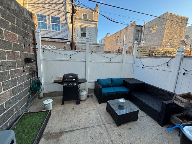 Photo - 527 Titan St