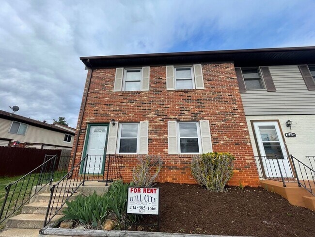 Old Forest Rd Area Townhouse - Old Forest Rd Area Townhouse