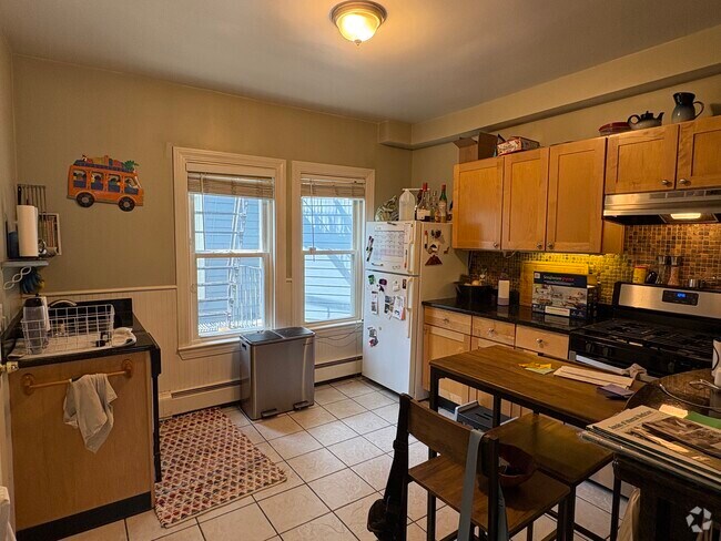 Building Photo - 100 Hampshire St Unit 2 Rental