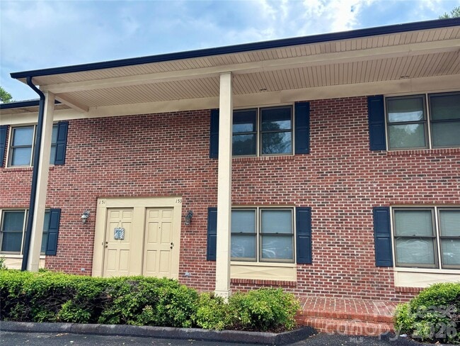 Building Photo - 153 Hillcrest Dr