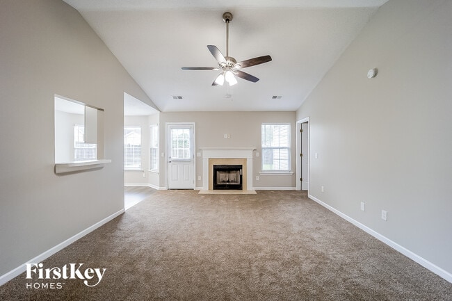 Photo - 404 Meadowview Trail