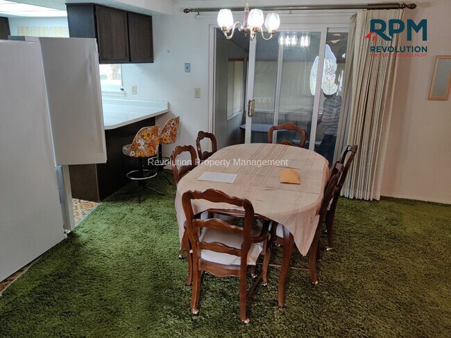 Photo - Welcome to living, Welcome to Hooper