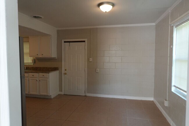 Photo - 1224 Appling Ct Unit B
