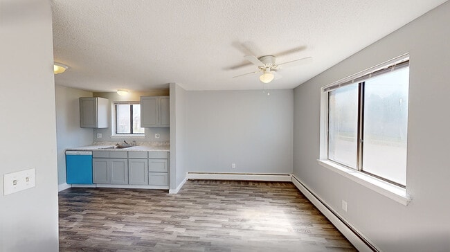 2 habitaciones, 1 baño - 950 pies cuadrados de área de comedor