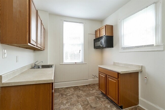 Photo - 2826 Windsor Ave