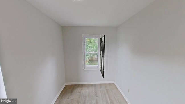 Photo - 868 E Locust Ave