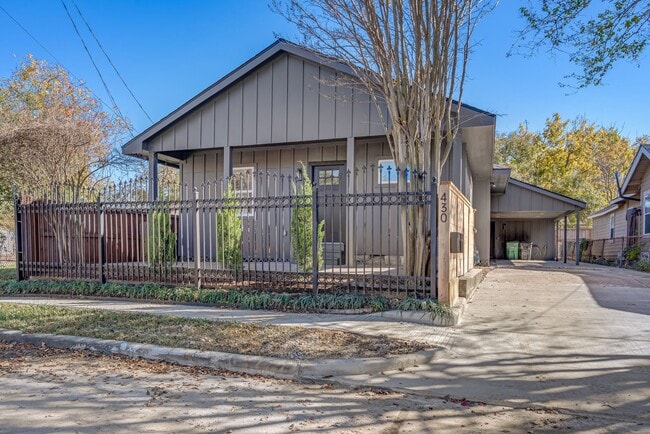 Photo - 430 N Hutcheson St