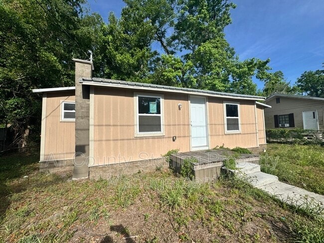 Building Photo - 917 NE Aberdeen Ave
