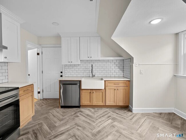 Photo - 821 State St