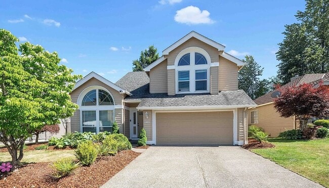 Building Photo - Updated Kent home with outstanding backyard