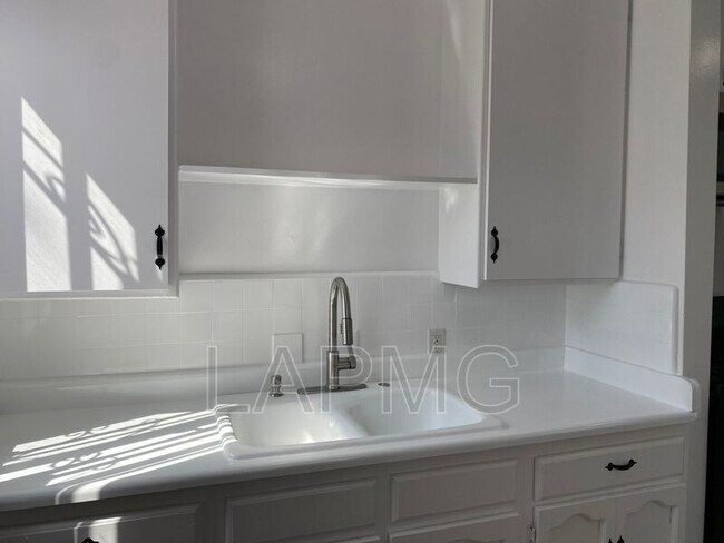 Photo - 4080-4084 Leimert Blvd Unidad 4084