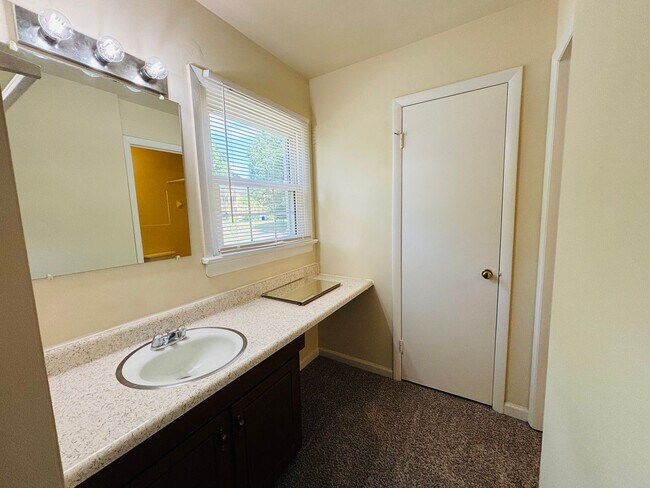 Photo - 111 Canterbury Ct
