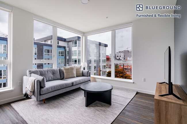 Building Photo - 1000 E Yesler Wy Rental