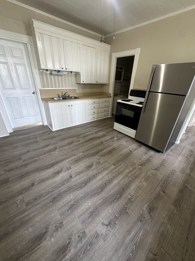 Building Photo - 73 Mt Pleasant Ave Unit 2