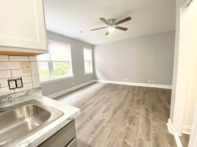 Photo - 4241 N Kenmore Ave