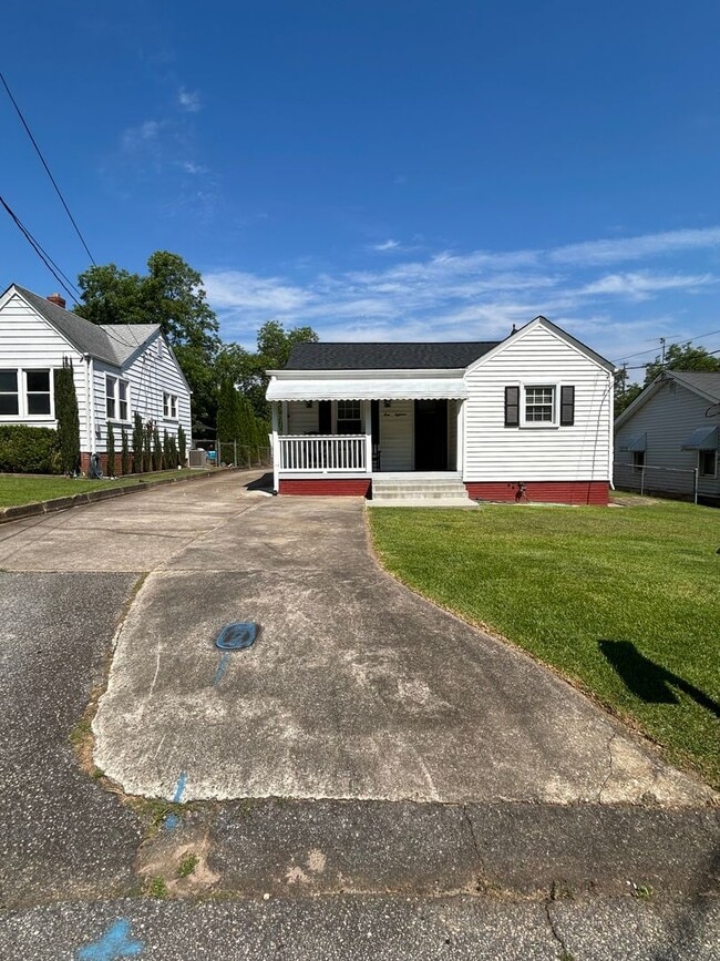 Building Photo - Greenville, 2BD/1BA, 834SF