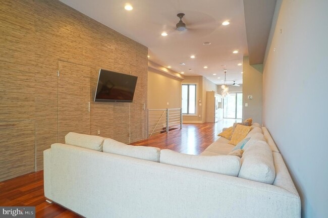 Photo - 2419 1st St NW