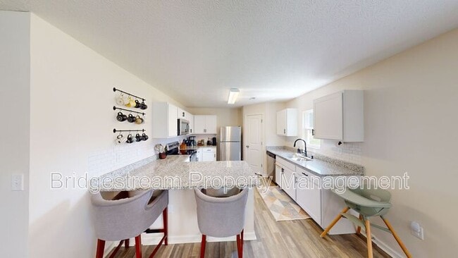 Photo - 961 Louise Dr