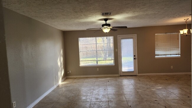 Photo - 9908 Thrush St