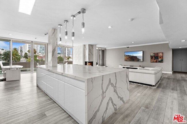 Building Photo - 1333 S Beverly Glen Blvd Unit 605