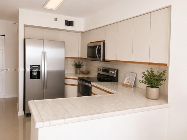 Photo - 3530 Mystic Pointe Dr Unidad 2902