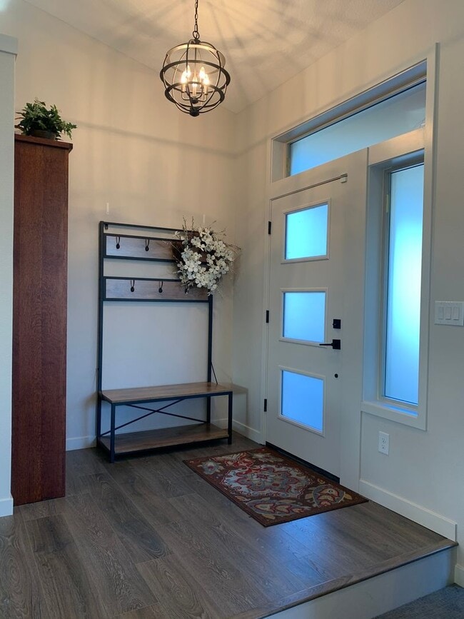 Photo - Beautiful Newly Custom Built Home! Vaulted Ceilings! Partially Furnished! Open Floor Plan!