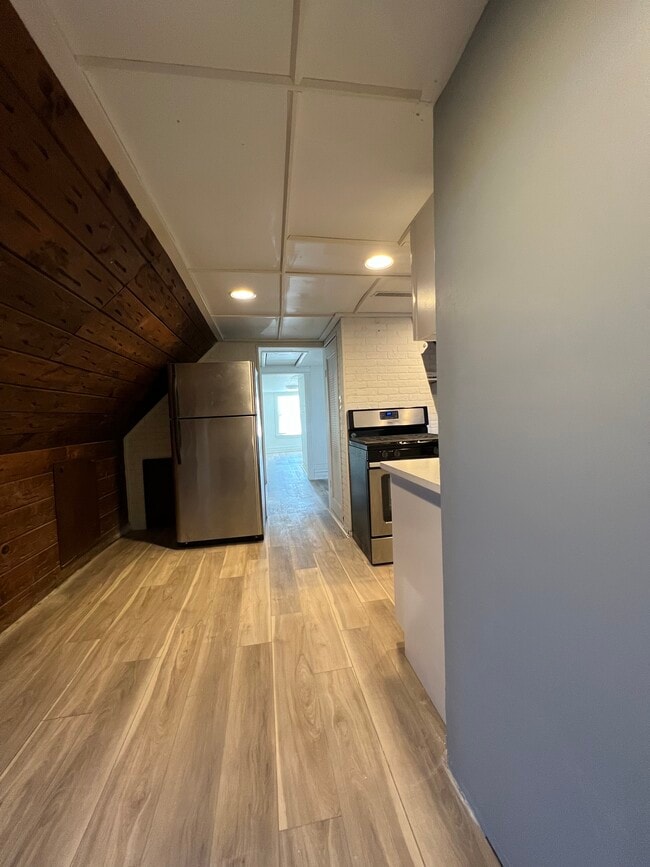 Building Photo - 4123 N Narragansett Ave Unit 3rd floor Rental