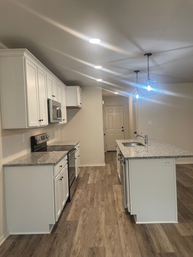 Photo - 1048 Heritage Way