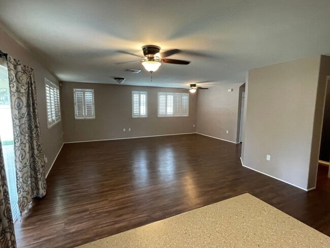 Photo - 4bed, 3bath, 2 Car Garage and fenced yard!