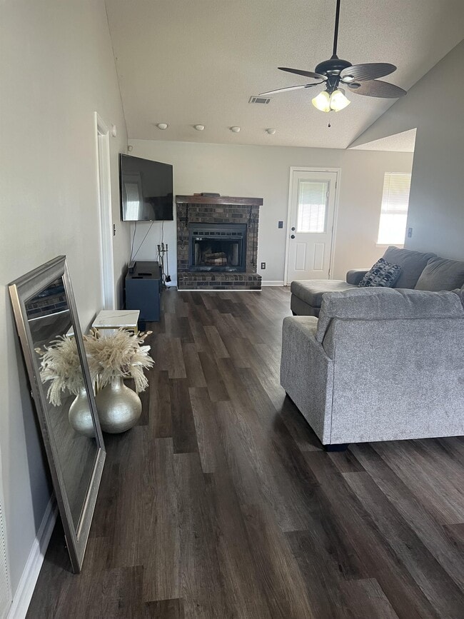 Photo - 822 Waterfield Dr