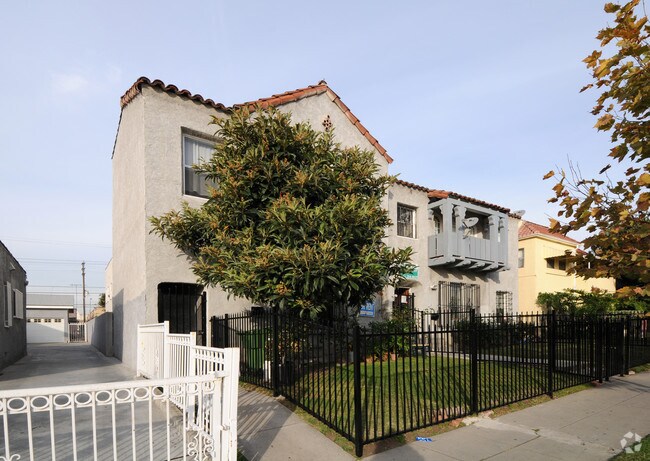 843 N Ridgewood