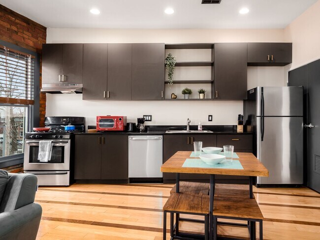 Photo - 1131 N High St Unit 302